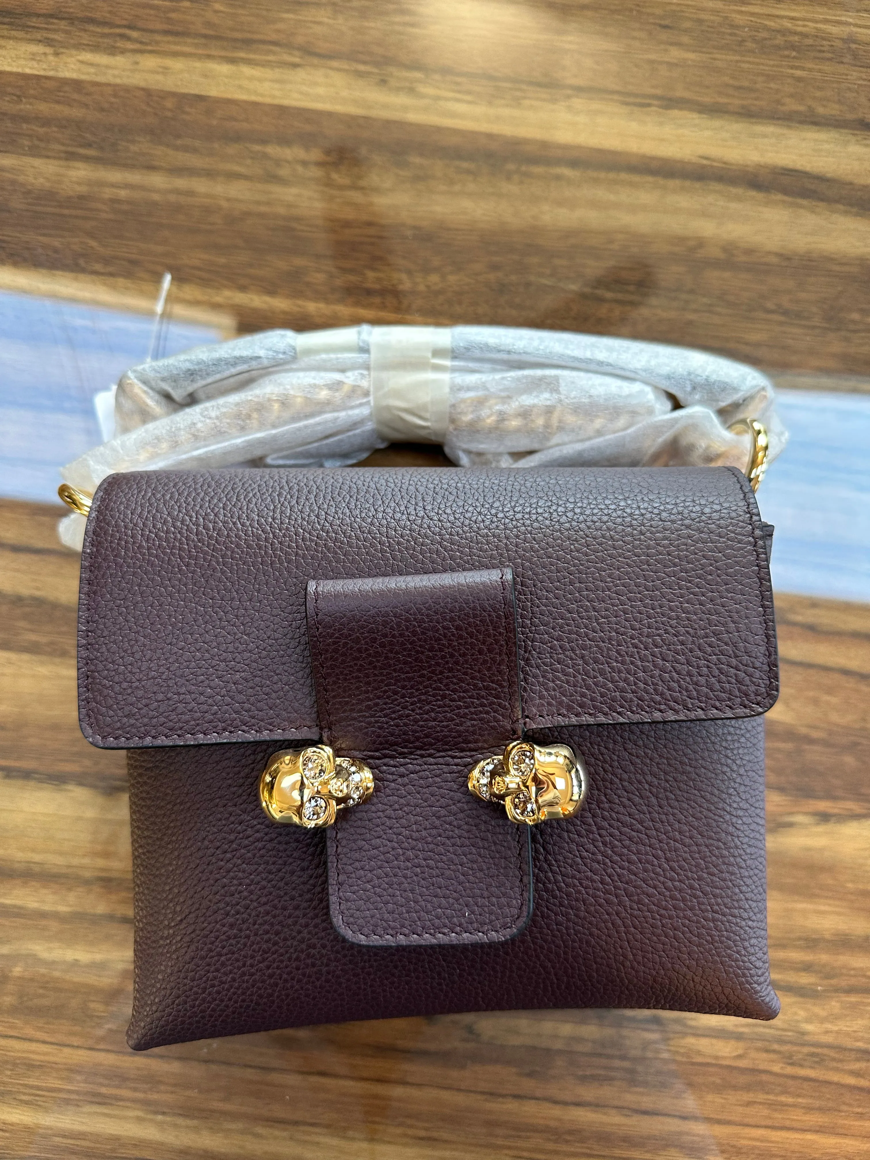 Alexander McQueen Twin Skull Chain Crossbody in Burgundy