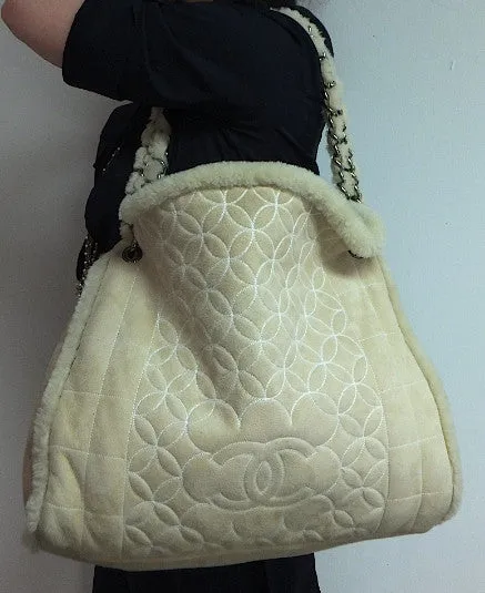 Authentic Chanel Modern Chain Shearling Bone Jumbo