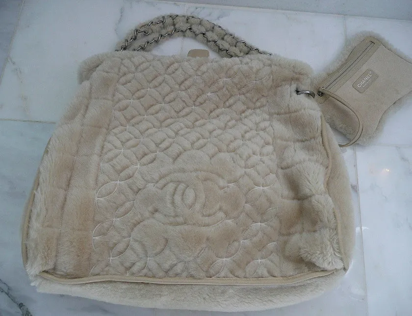 Authentic Chanel Modern Chain Shearling Bone Jumbo