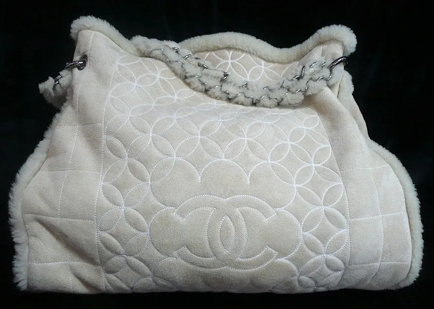 Authentic Chanel Modern Chain Shearling Bone Jumbo