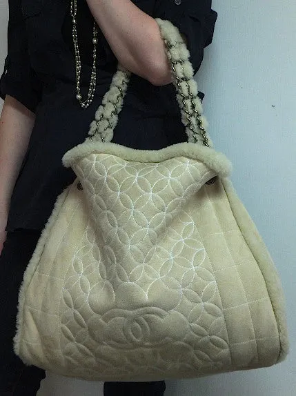 Authentic Chanel Modern Chain Shearling Bone Jumbo