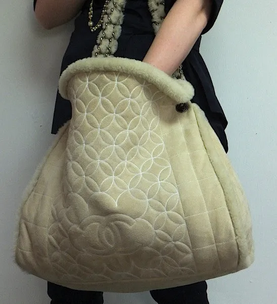 Authentic Chanel Modern Chain Shearling Bone Jumbo