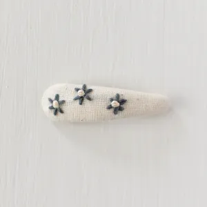 Blue Daisies 2in Snap Clip