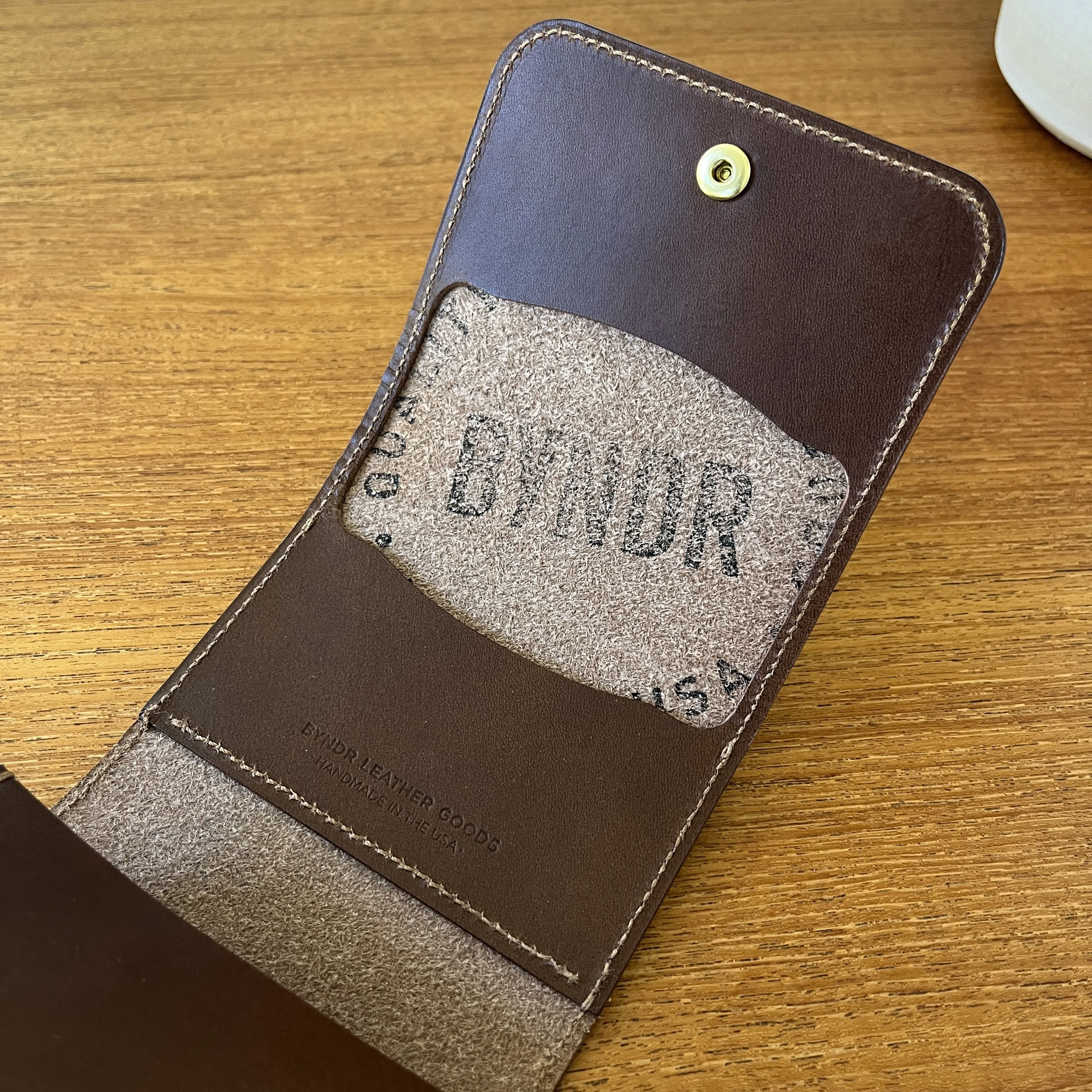 CARGO CLUTCH   CHOCOLATE BROWN