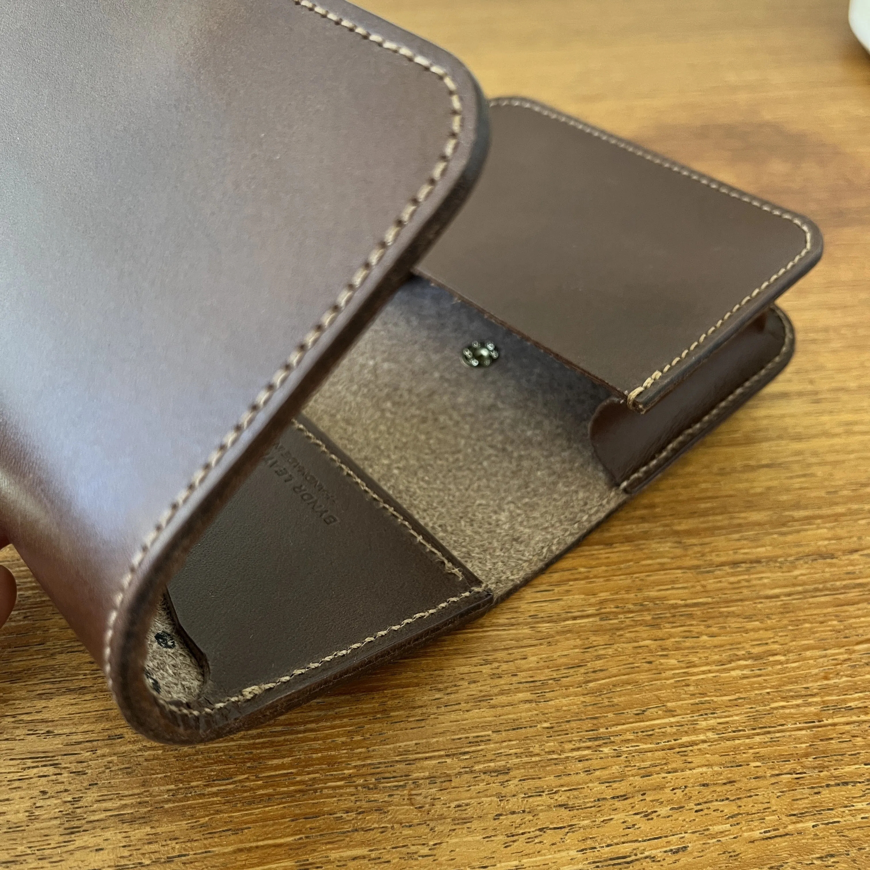 CARGO CLUTCH   CHOCOLATE BROWN