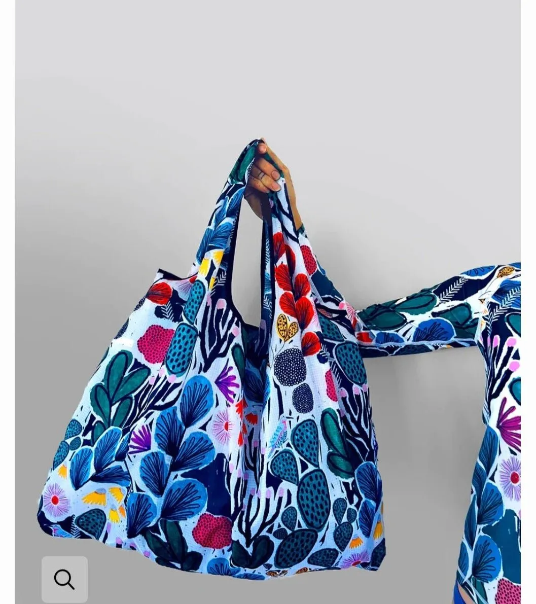 Doops deep green-based unique print compact shopping bag