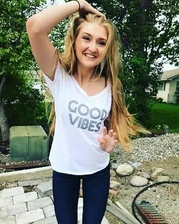 Good Vibes - Off the Shoulder