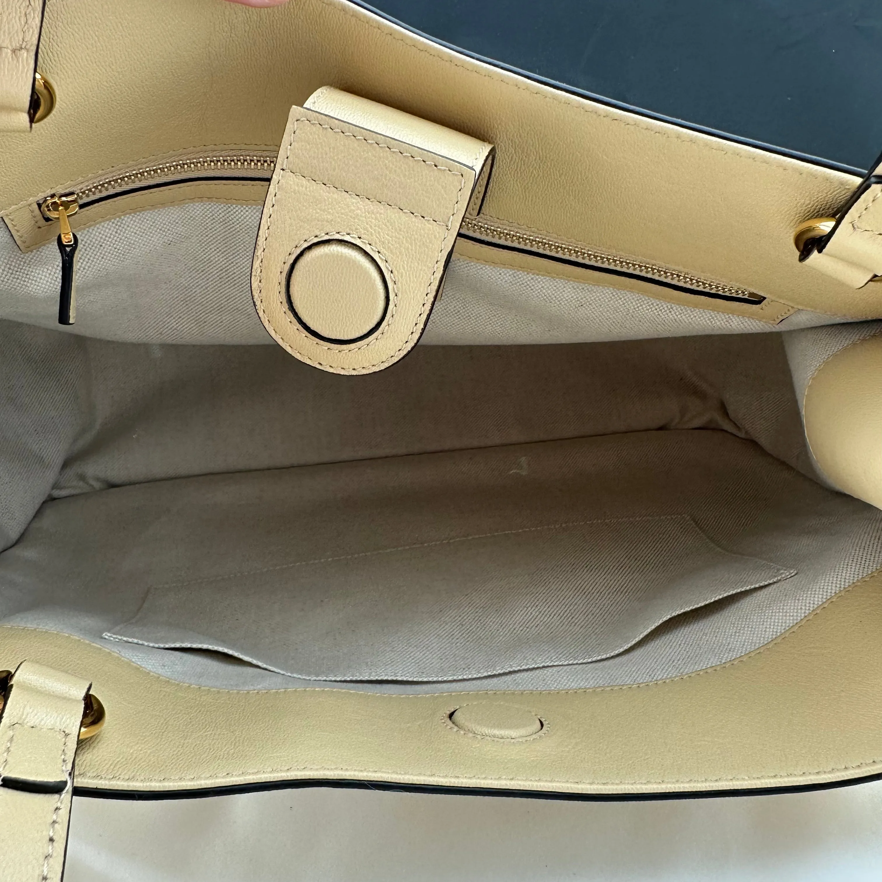 Gucci 1955 Horsebit Shoulder Bag in Beige