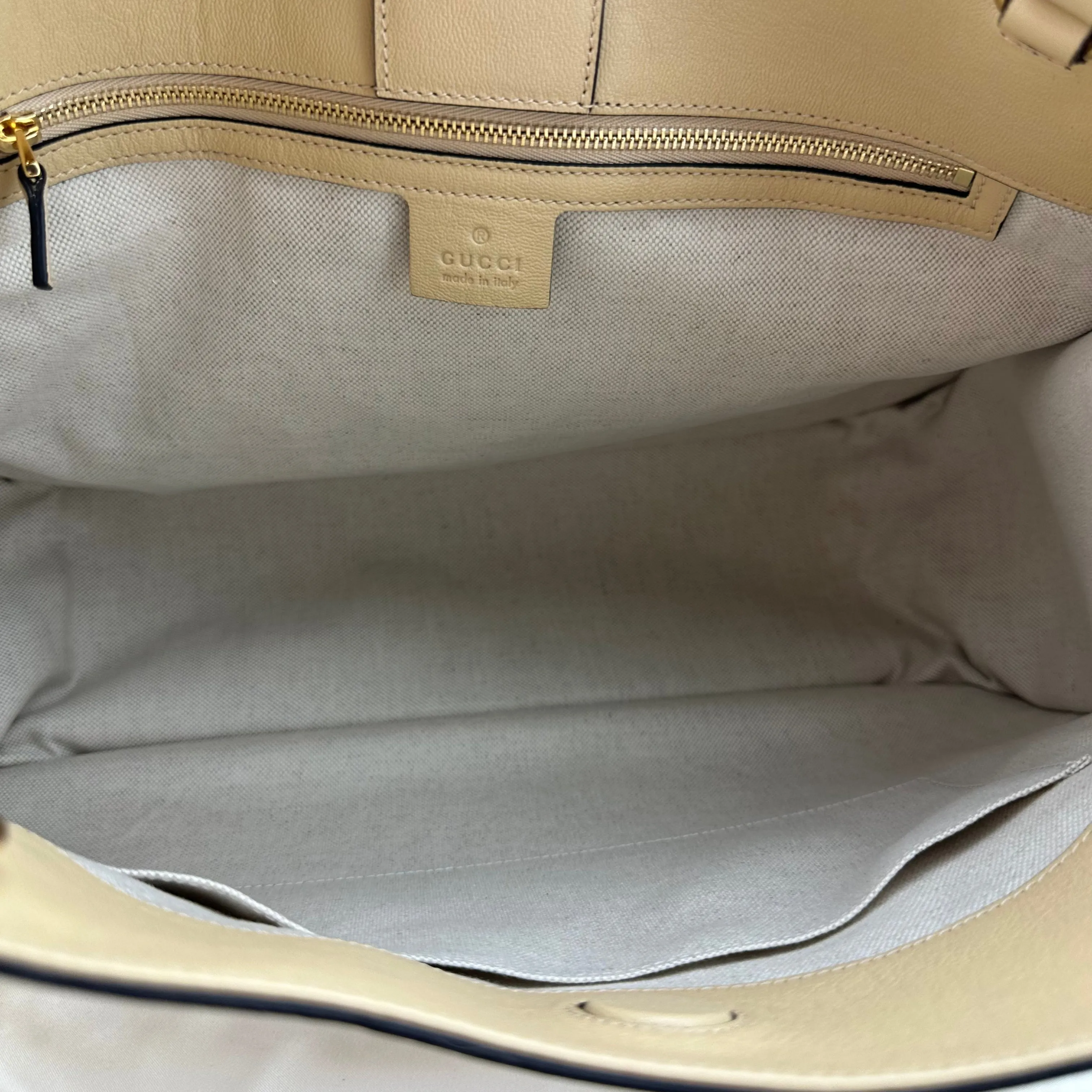 Gucci 1955 Horsebit Shoulder Bag in Beige