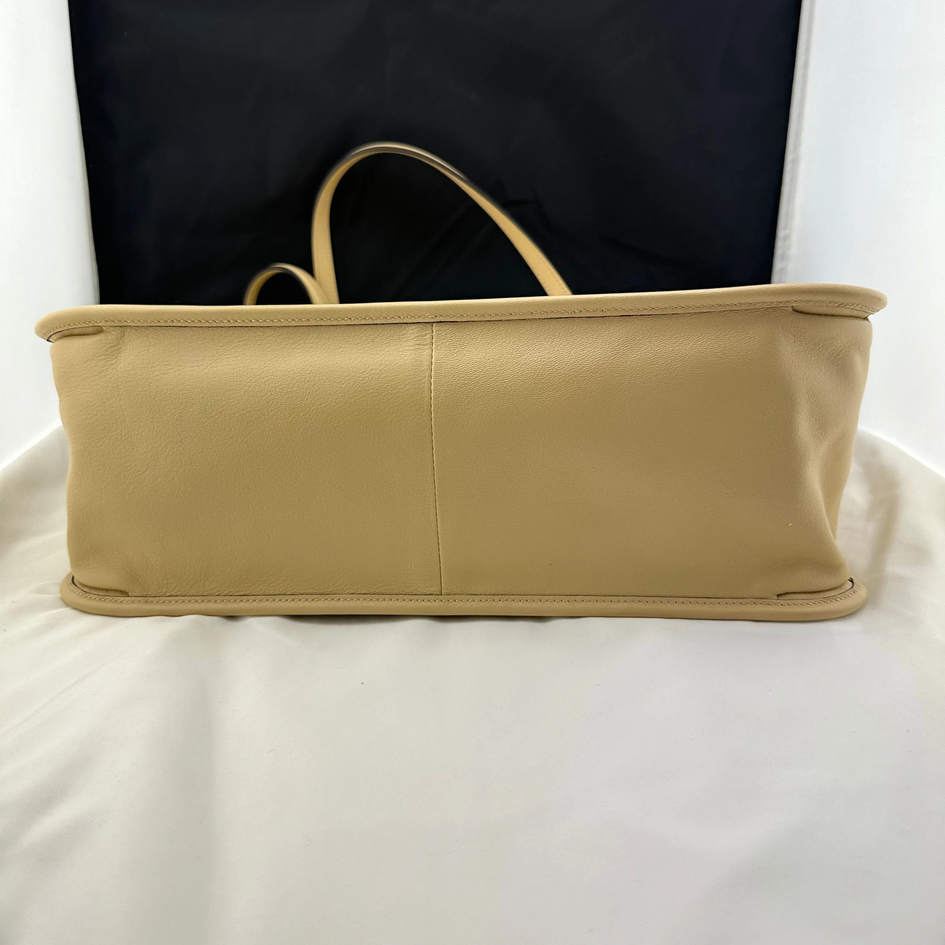 Gucci 1955 Horsebit Shoulder Bag in Beige