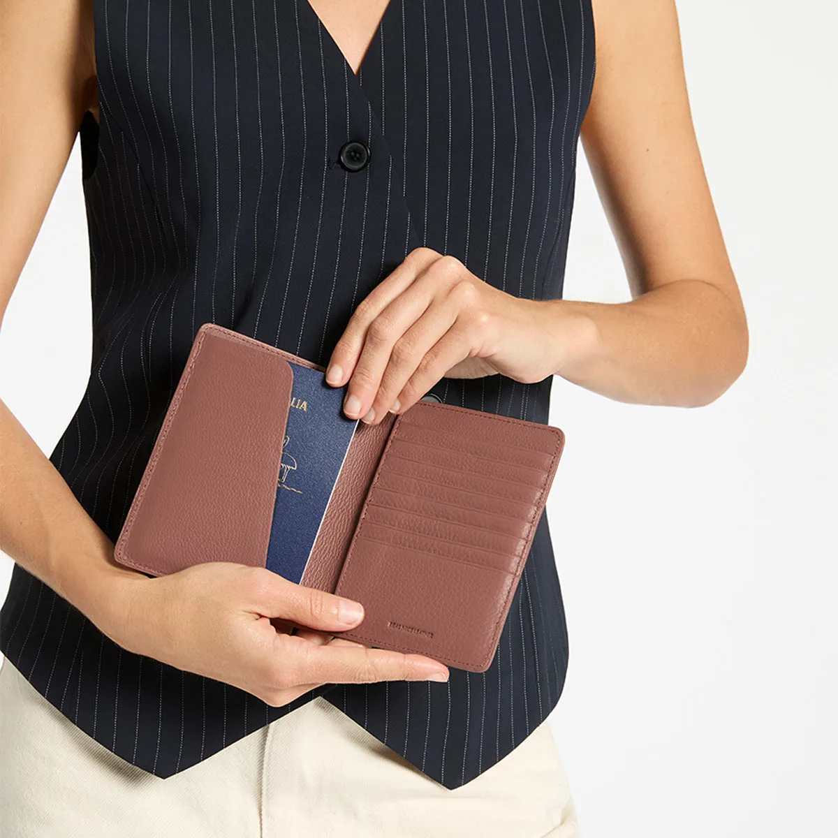 In Transit Passport Wallet - Dusty Rose