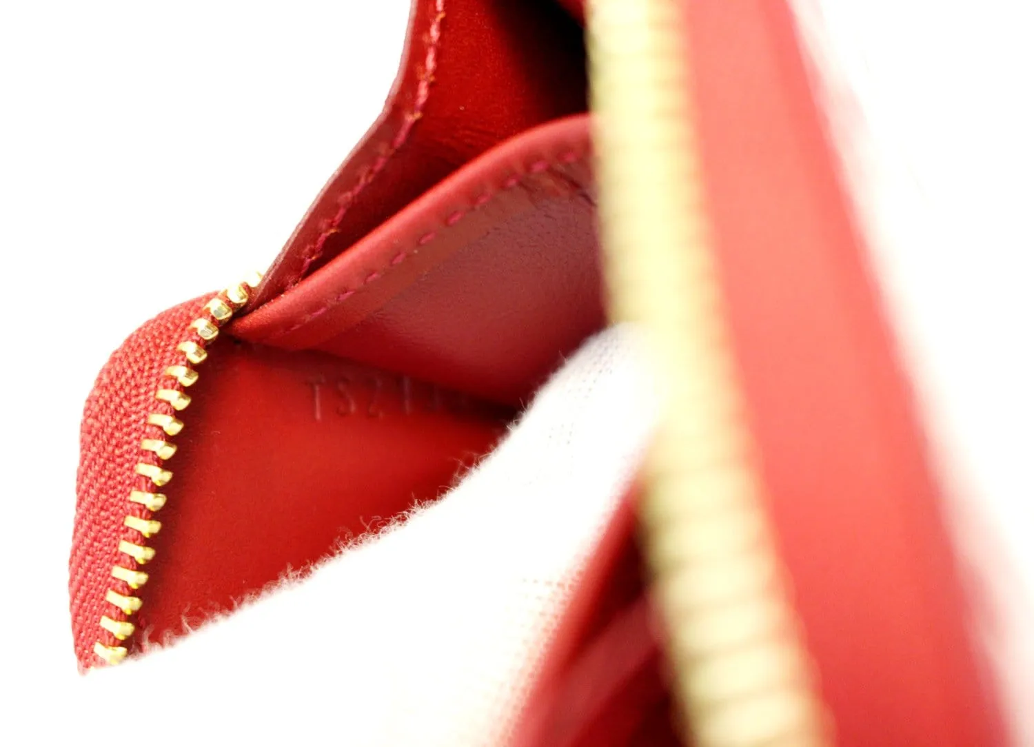 LOUIS VUITTON Cerise Monogram Vernis Zippy Compact Wallet