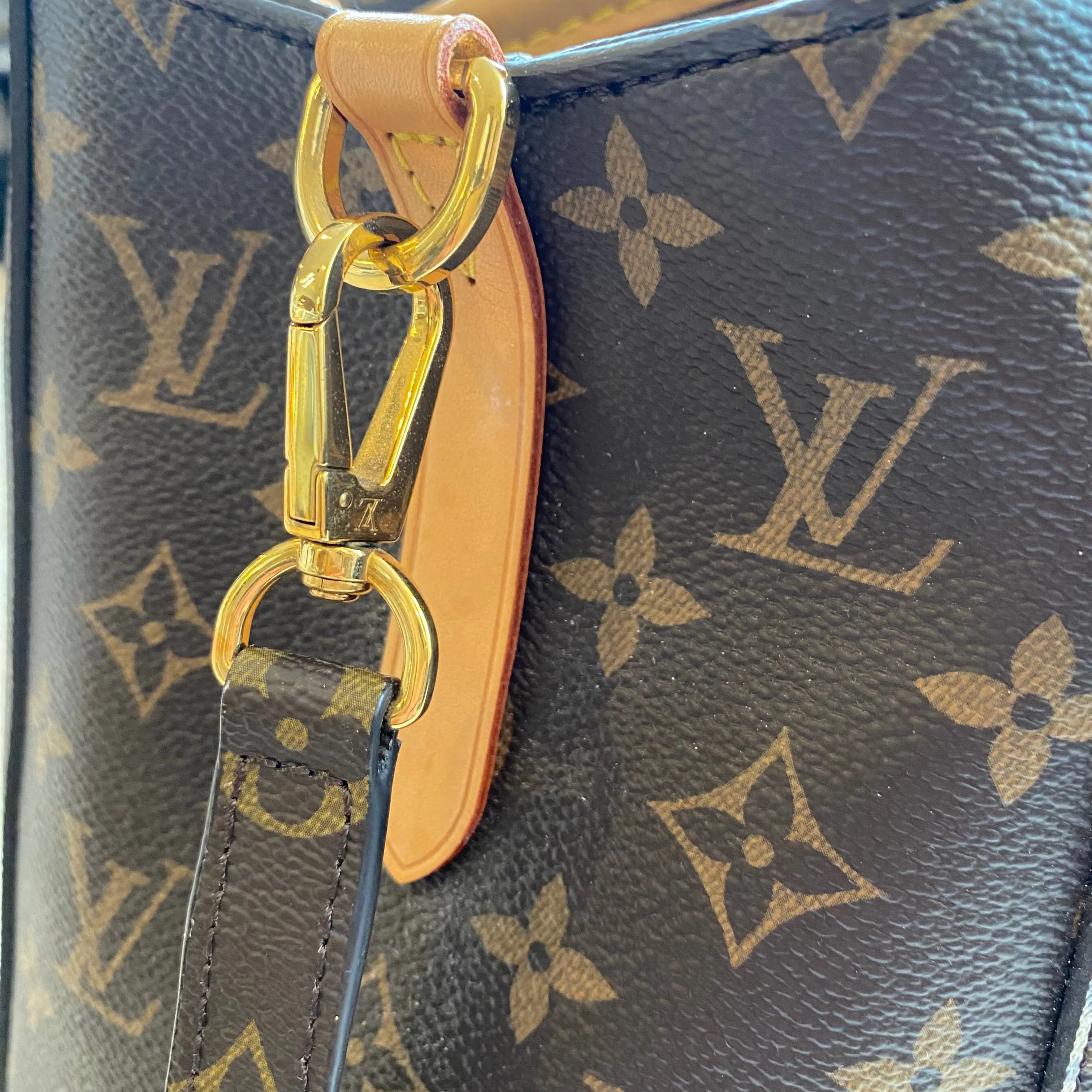 LOUIS VUITTON Monogram Canvas Montaigne MM Tote/Shoulder Bag