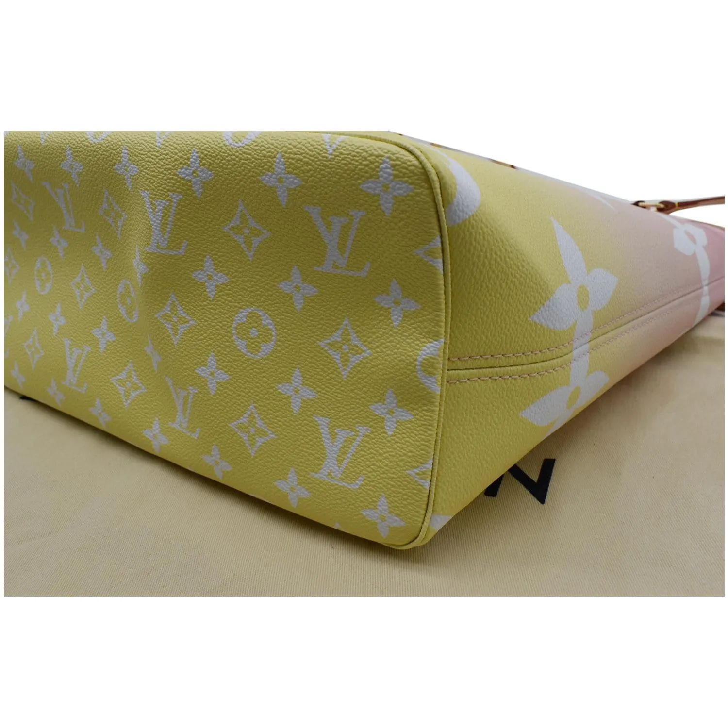 LOUIS VUITTON Neverfull MM Pool Monogram Giant Tote Shoulder Bag Light Pink - 20% OFF