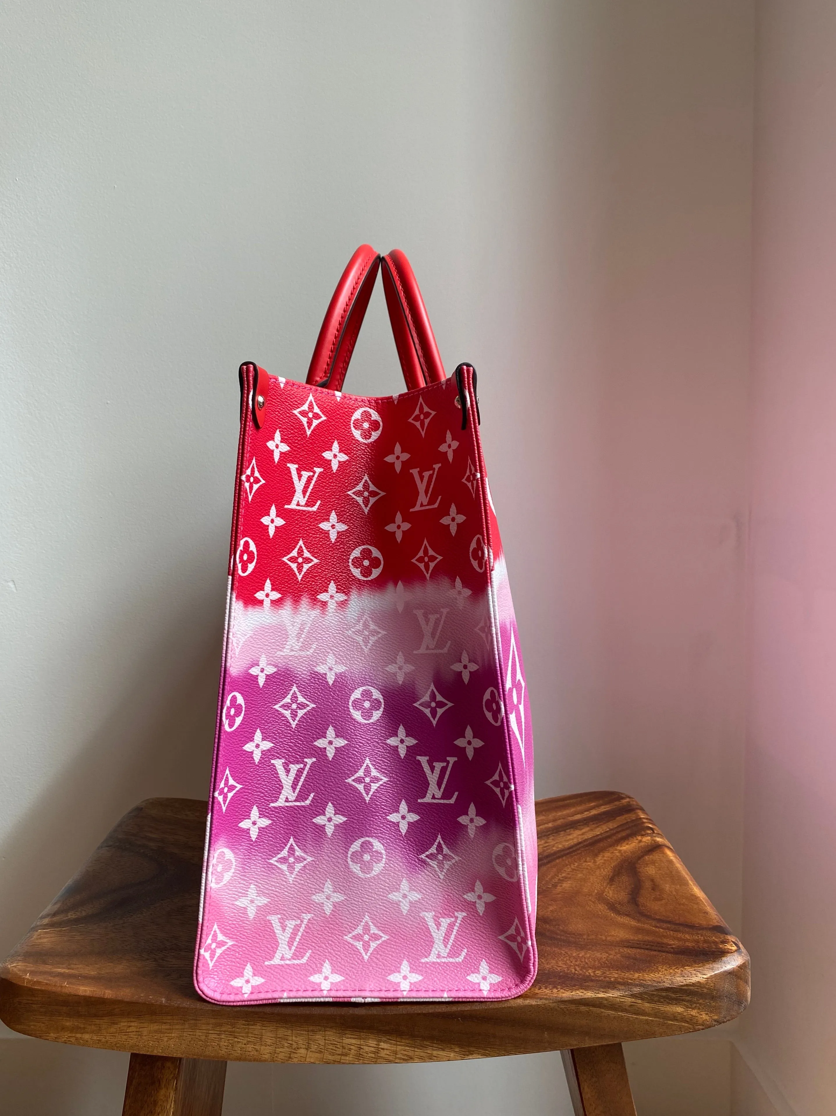 Louis Vuitton Onthego LV Escale Rouge M45121
