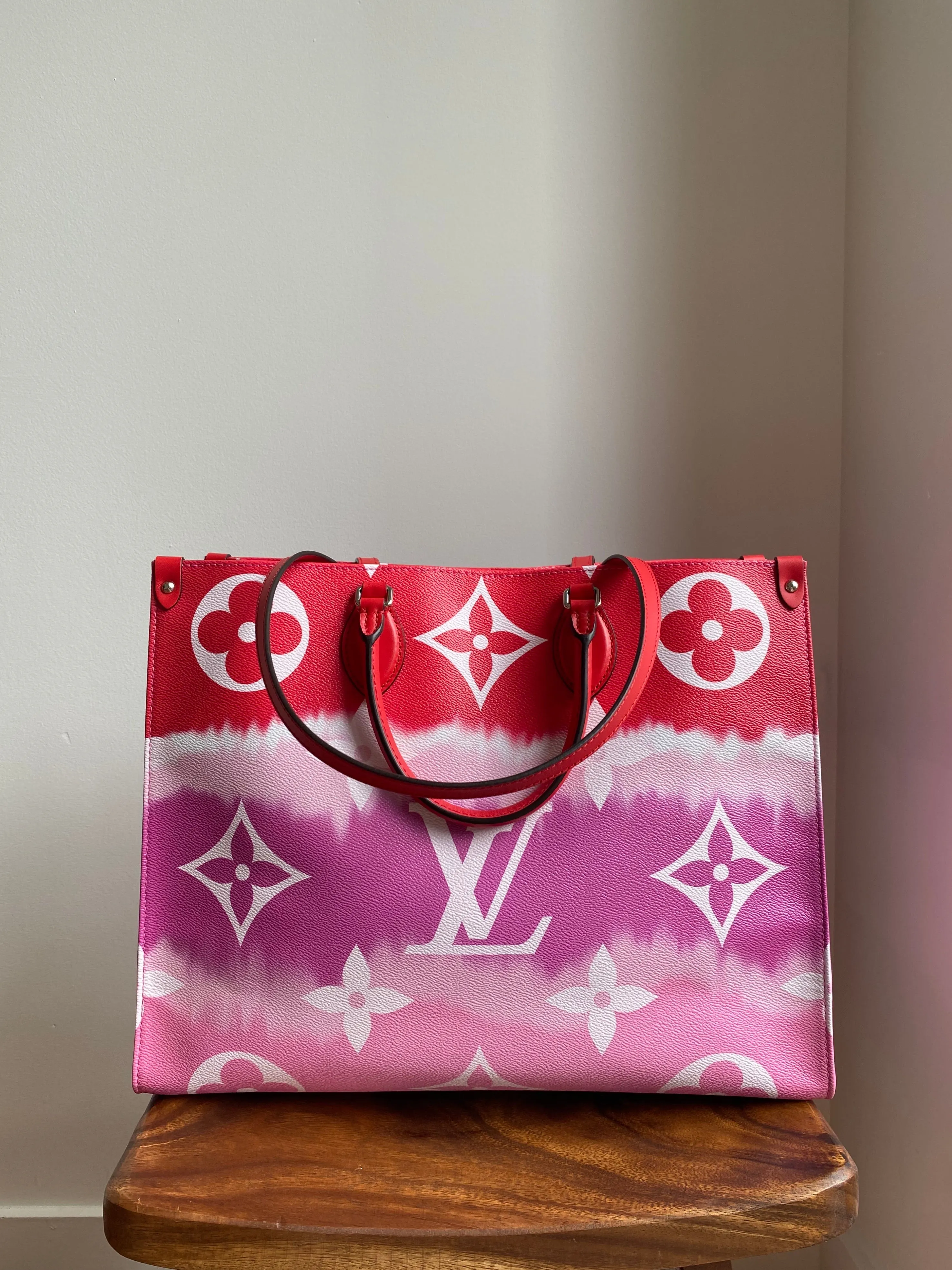 Louis Vuitton Onthego LV Escale Rouge M45121