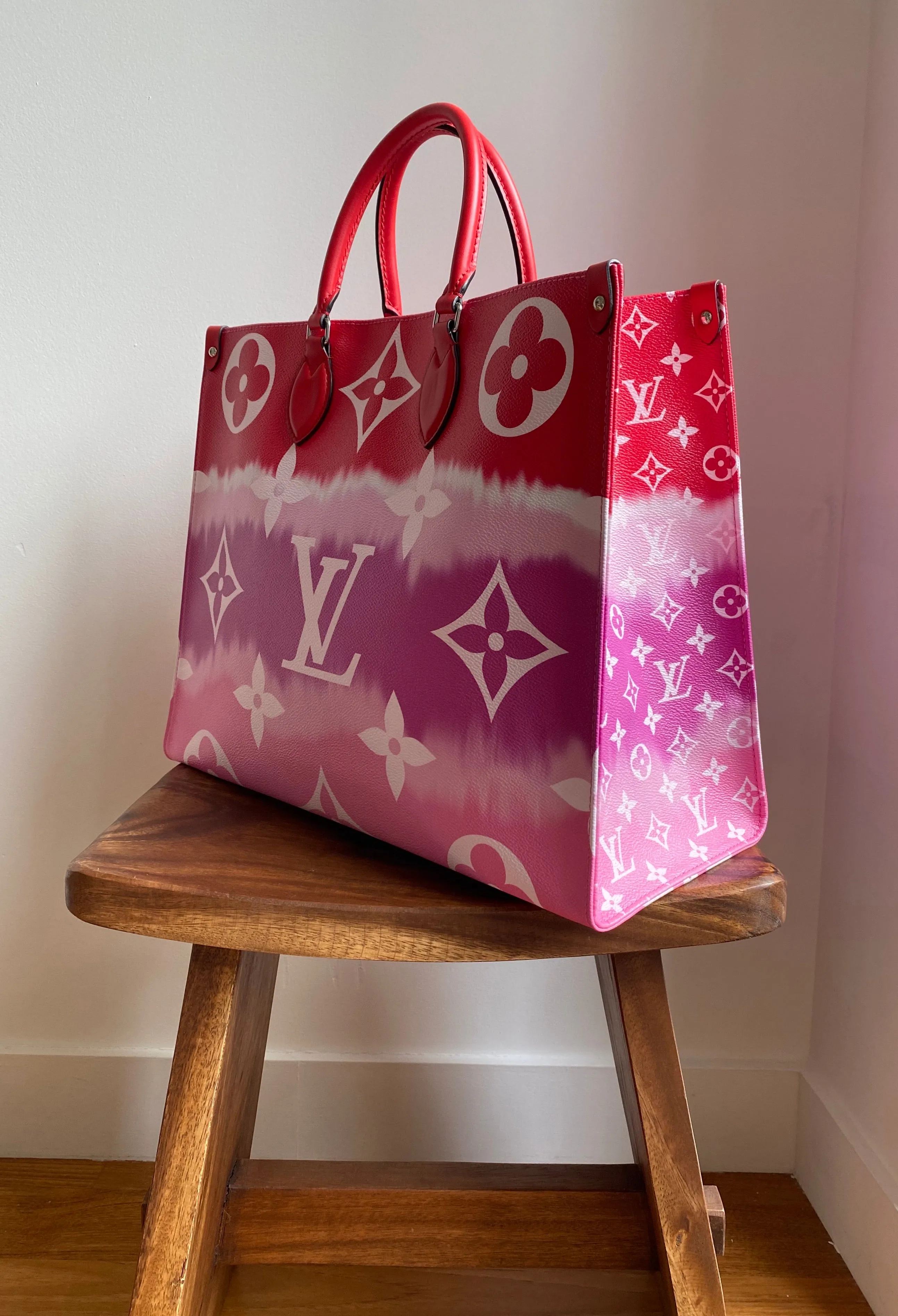 Louis Vuitton Onthego LV Escale Rouge M45121