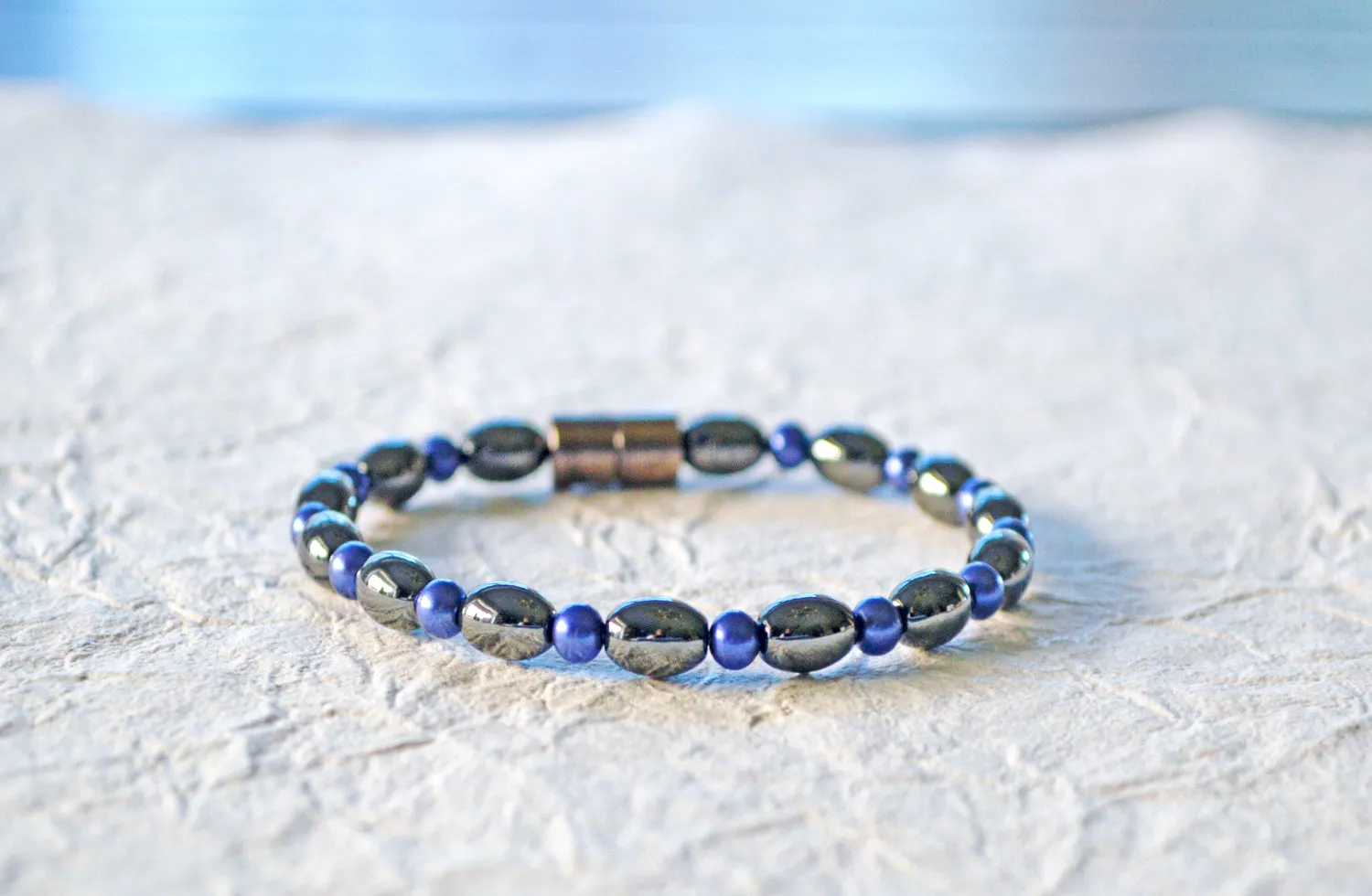 Magnetic Bracelet in Black and Pearl Hematite