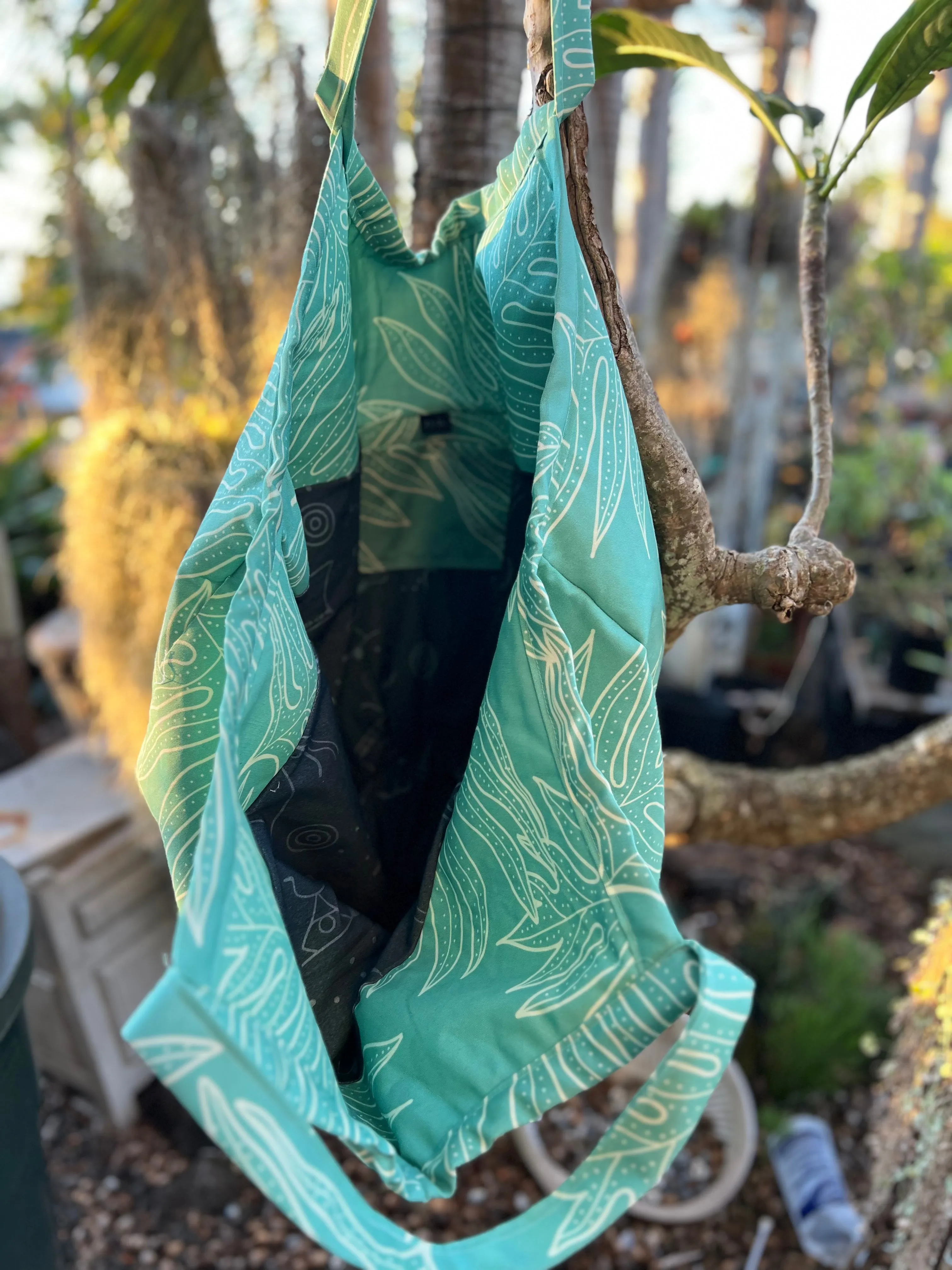 Mama Nui Tote