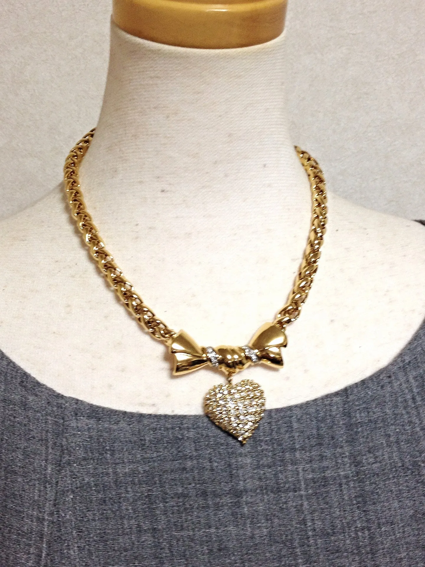MINT. Vintage Nina Ricci golden chain statement necklace with ribbon bow and crystal stone heart pendant top. Perfect vintage jewelry