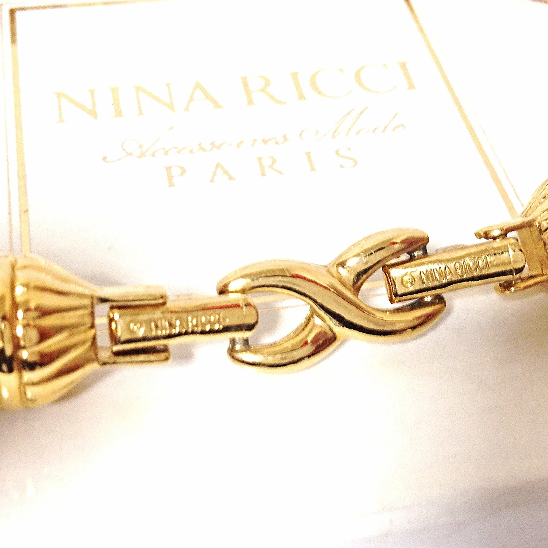 MINT. Vintage Nina Ricci golden chain statement necklace with ribbon bow and crystal stone heart pendant top. Perfect vintage jewelry