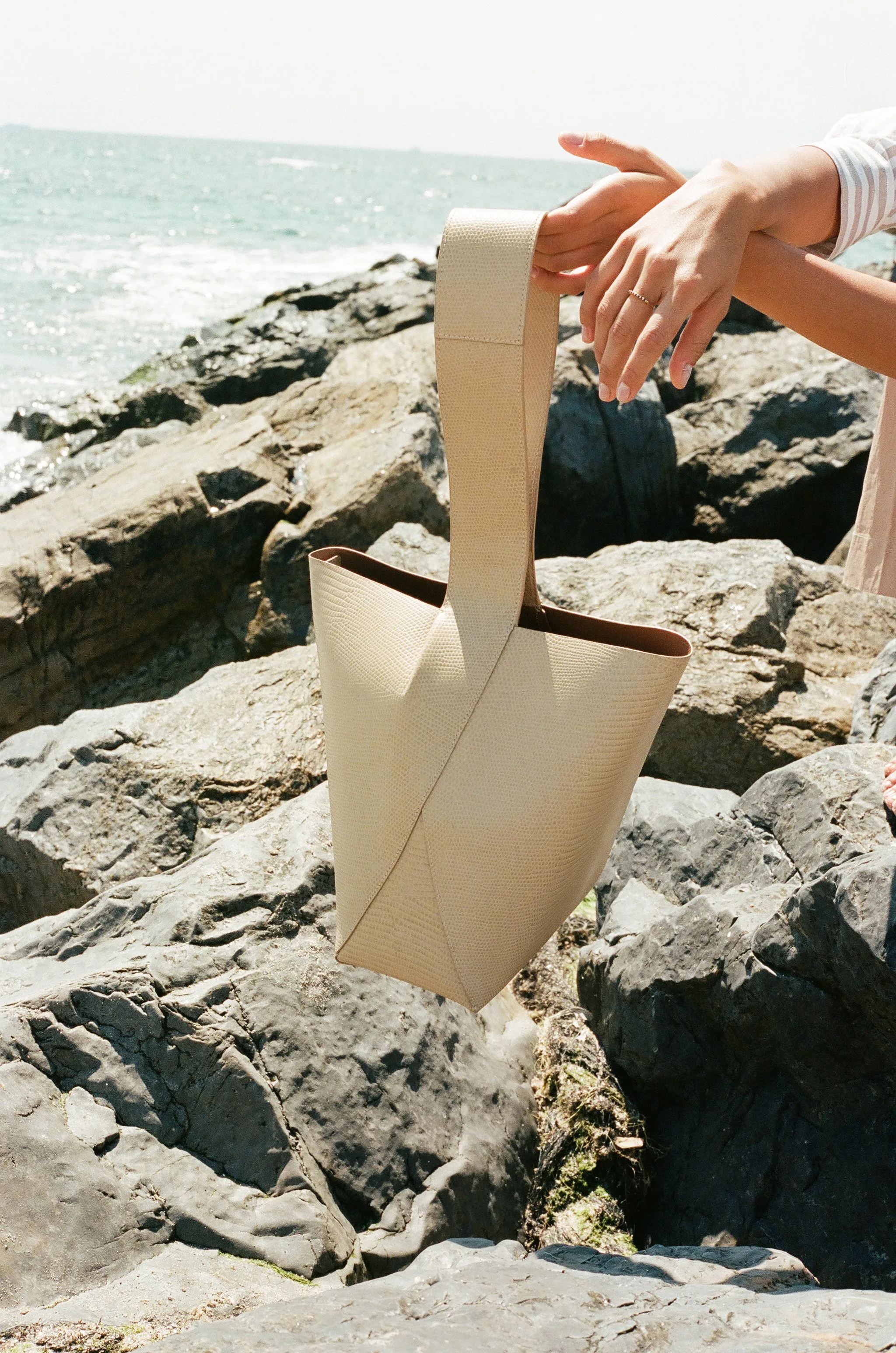 Nº54 Cross Handle Tote - Sand Lizard