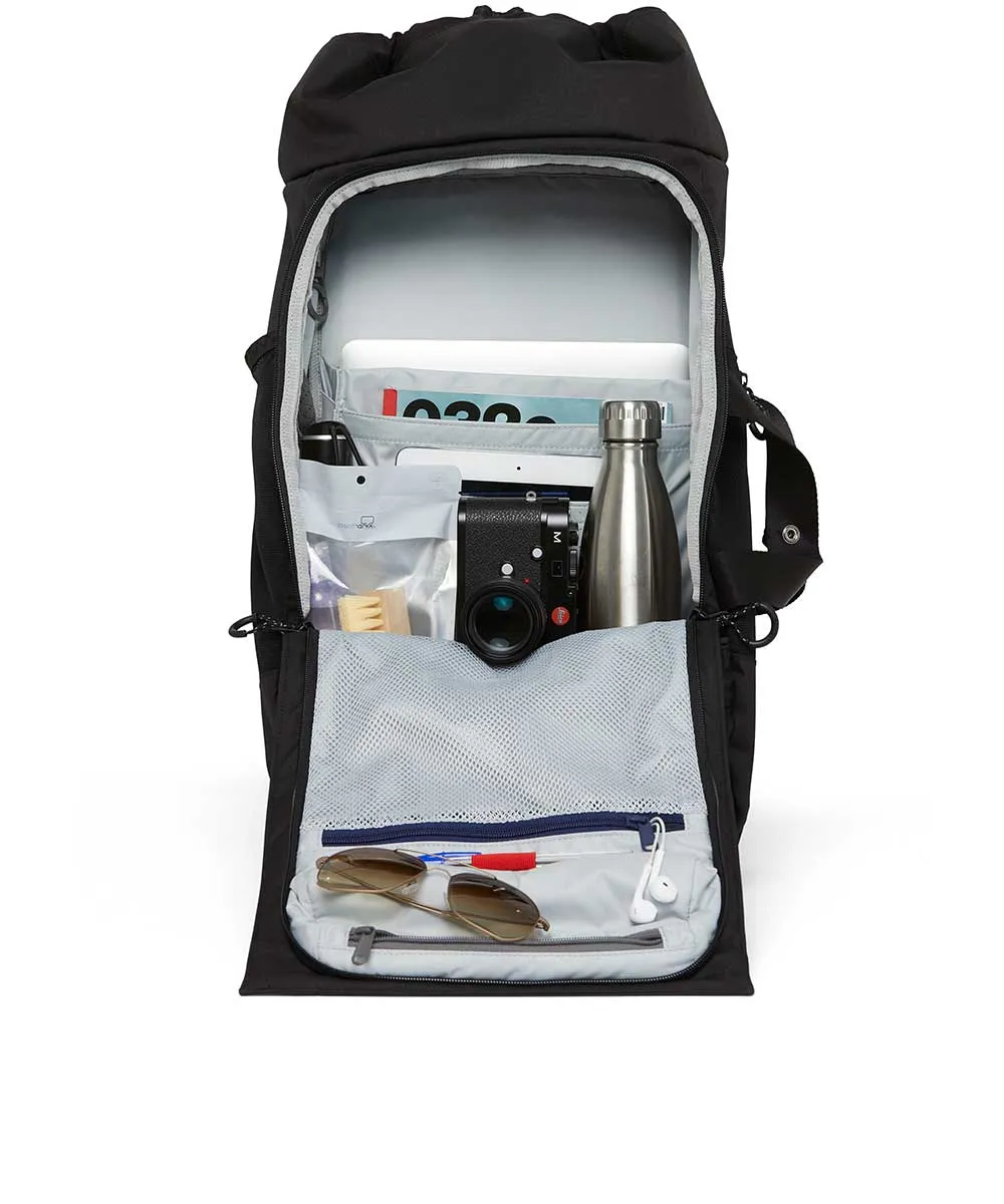pinqponq Blok Large Rucksack aus recycelten PET-Flaschen