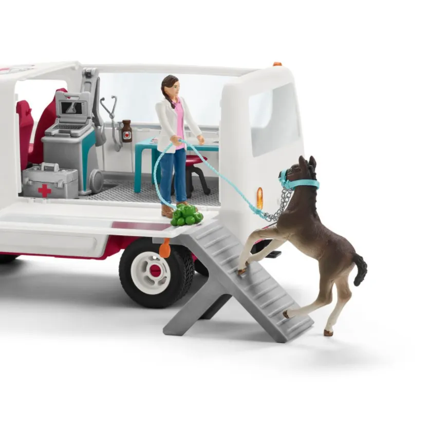 Schleich Horse Club: Mobile Vet with Hanoverian Foal