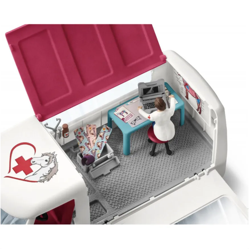 Schleich Horse Club: Mobile Vet with Hanoverian Foal
