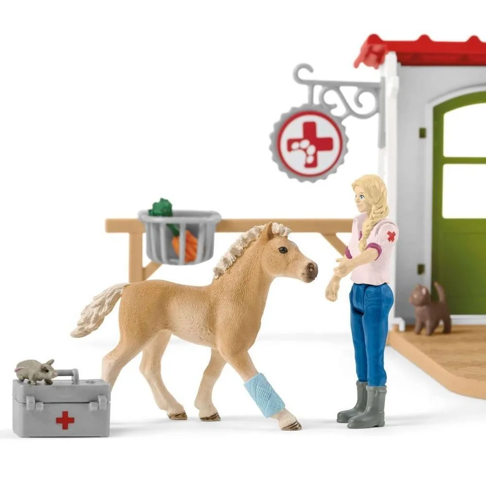 Schleich Veterinarian Practice with Pets