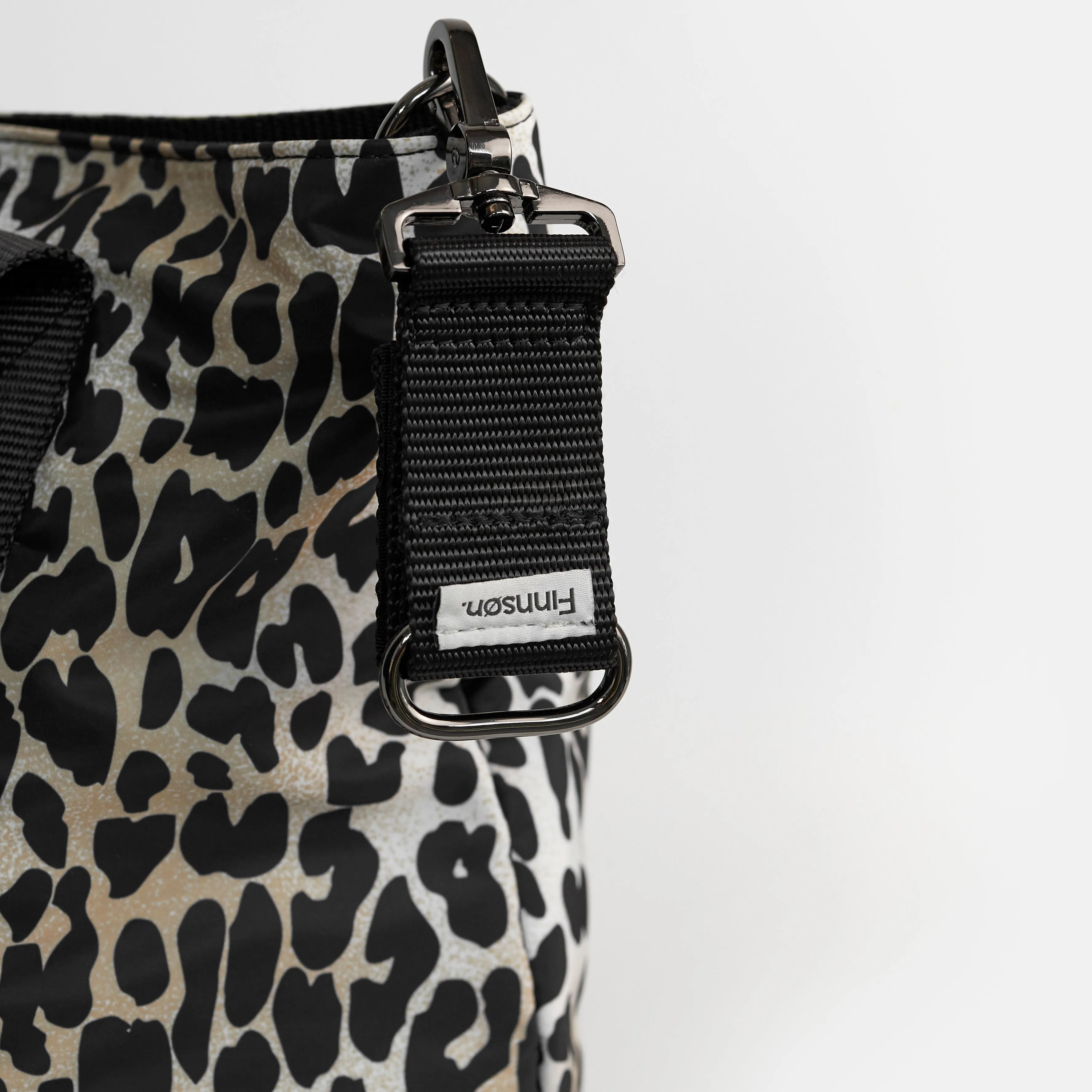 Selby Mama Tote Bag with Change Mat (Leopard)