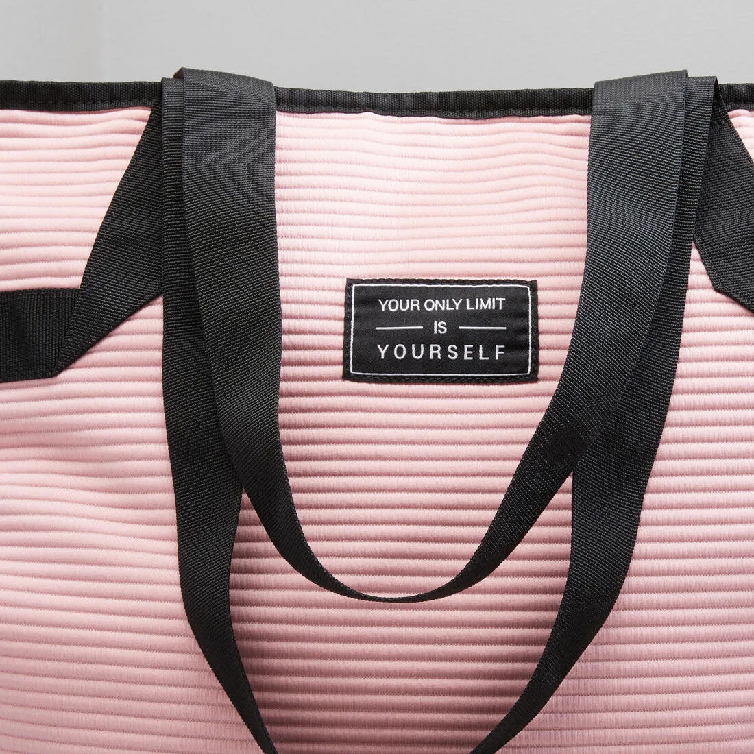 The sport tote: a must-have for your fitness kit. For the gym... or anywhere!